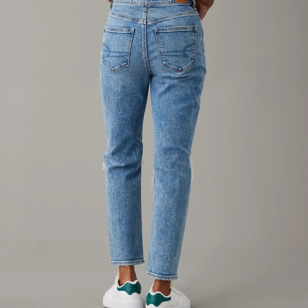 AE Light Blue  High-Rise Striged  Ripped Mom Jeans Size 6 Excellent Condition - Picture 3 of 9